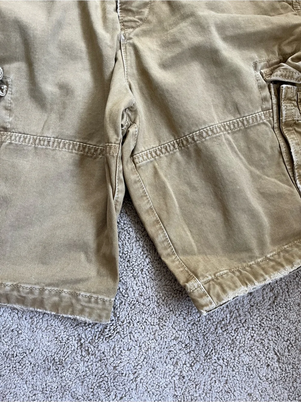 Abercrombie and Fitch Men’s Cargo Shorts - Picture 2 of 4